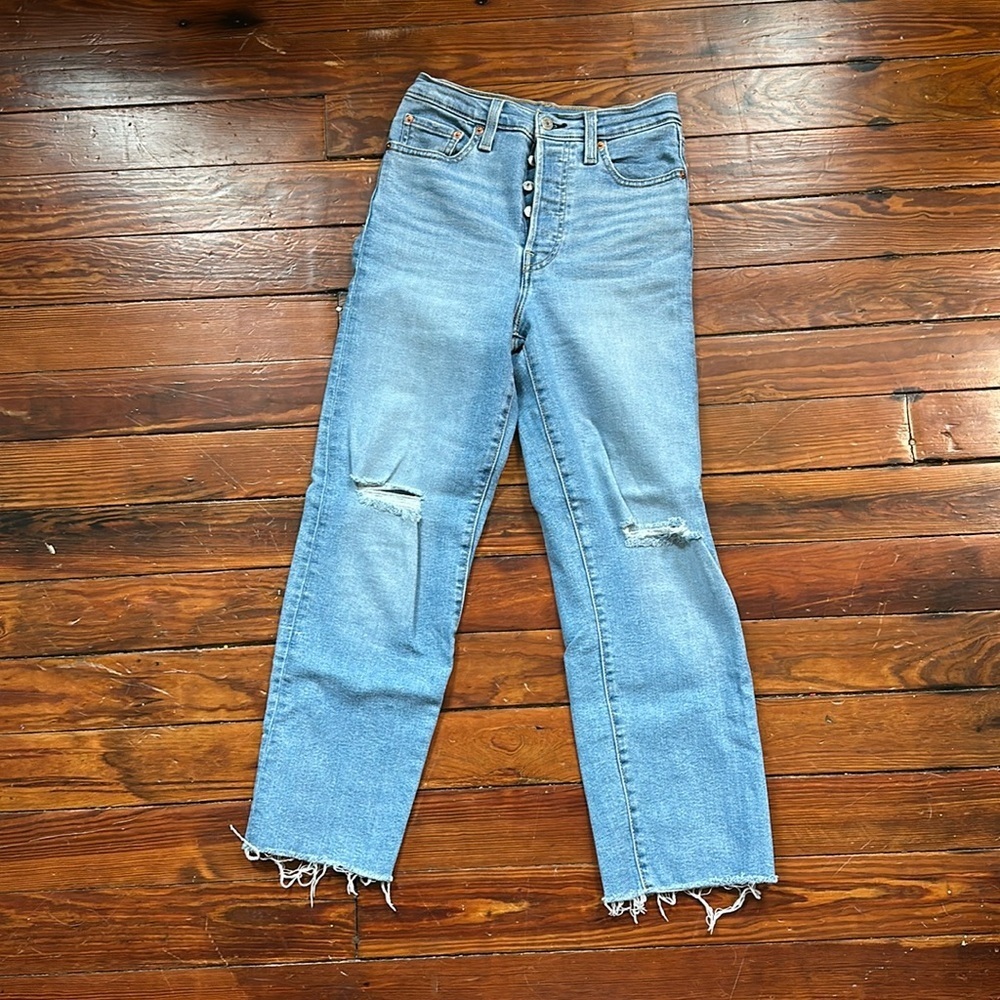 Sz 24 Levi’s Ribcage Straight Ankle Distressed Ripped Light Wash